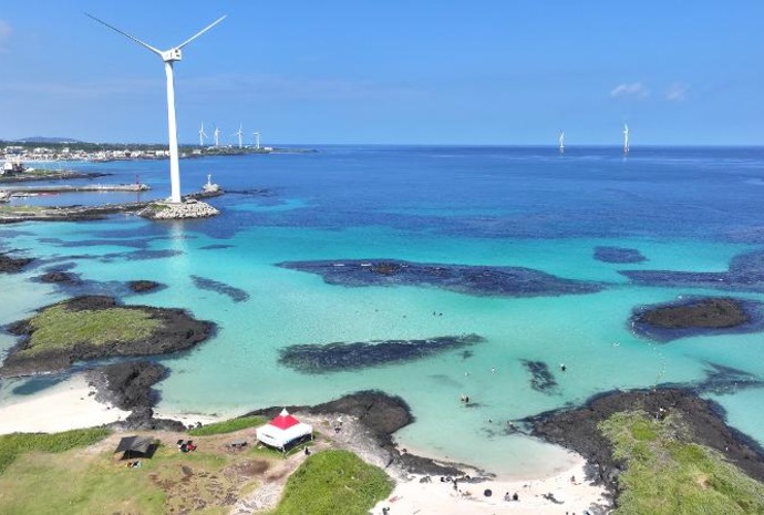 Laut Biru Jernih yang Indah di Pulau Jeju
