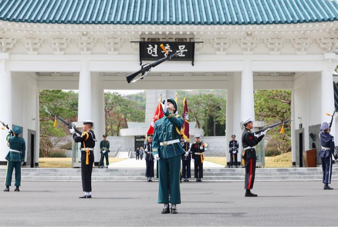 Demonstrasi Militer di Taman Makam Pahlawan Nasional Seoul