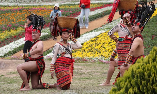 Grup Filipina dalam Festival Dolmen Hwasun