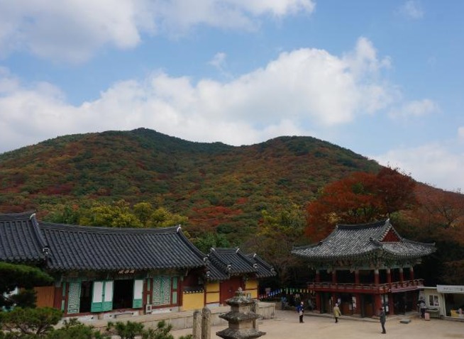 Pesona Musim Gugur Kuil Beomeosa