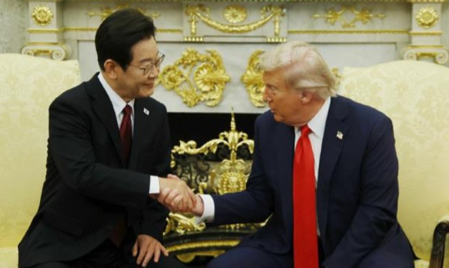 Presiden Lee Diskusikan Kerja Sama Industri Perkapalan dalam Pertemuan Pertama dengan...