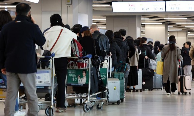 Bandara Gimpo Dipenuhi Calon Penumpang Pesawat pada Akhir Tahun