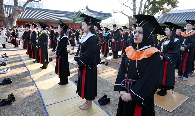 Upacara Wisuda Tradisional Korea di Universitas Sungkyunkwan