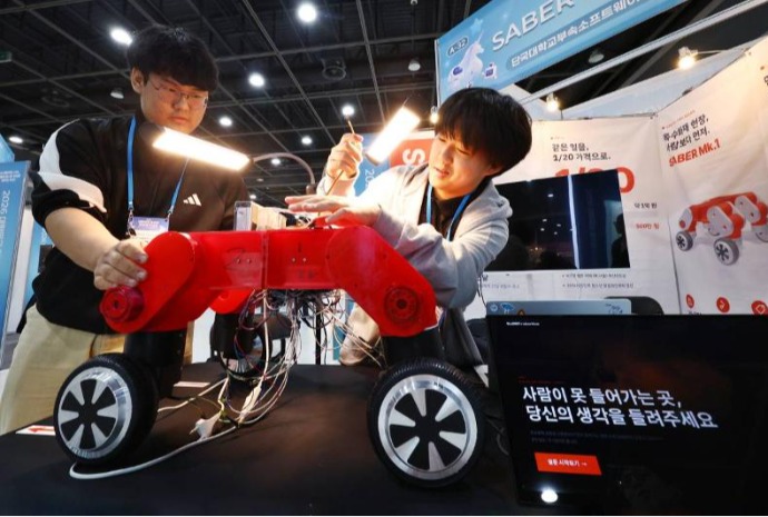 Robot Siaga untuk Penanganan Awal Kebakaran Khusus