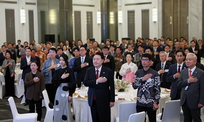 Presiden Yoon dan Ibu Kim Hadir Pada Jamuan Makan Malam dengan Komunitas Korea di Indonesia