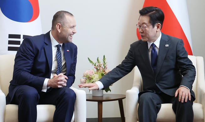 Presiden Lee Bertemu Beruntun dengan Pemimpin Italia, Polandia, Uzbekistan, dan Ceko