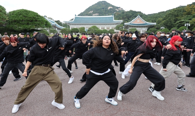 K-pop Flash Mob yang Ditampilkan di Cheong Wa Dae