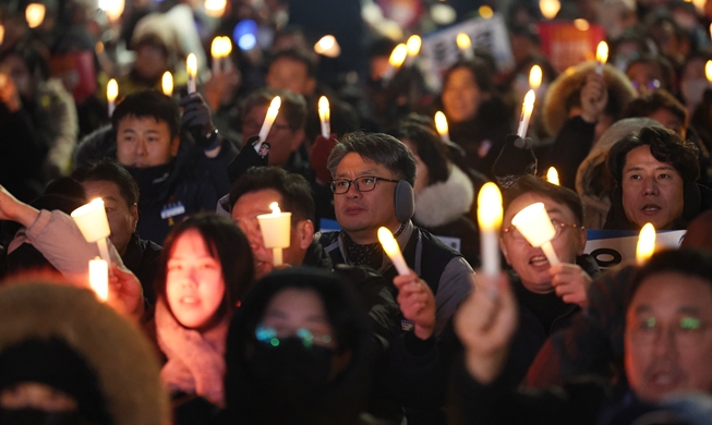 Rakyat Korea yang Gagalkan Darurat Militer Direkomendasikan untuk Nobel Perdamaian