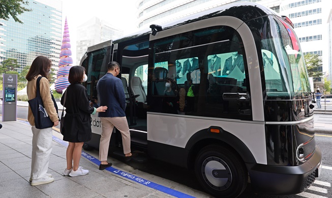 Bus Tanpa Awak Diuji Coba di Cheonggyecheon