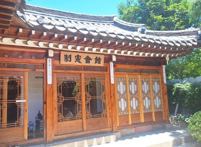 Napak Tilas Sejarah Konstitusi dan Sastra Modern Korea di Jongno