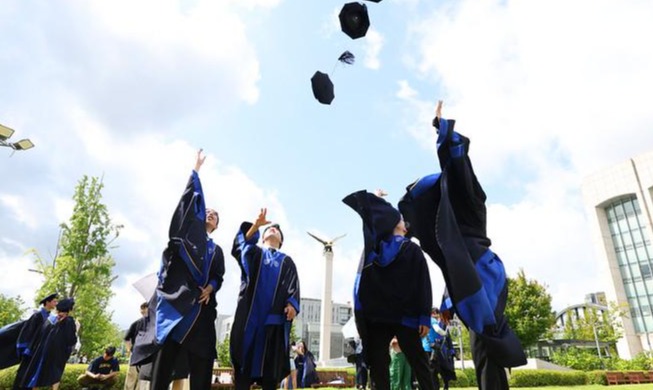 Korea Duduki Peringkat Pertama di OECD dalam Tingkat Penyelesaian Pendidikan Tinggi Anak Muda