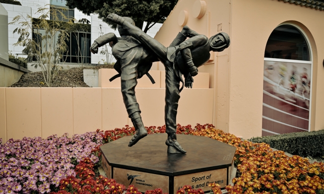 Patung Taekwondo Didirikan di Museum Olimpiade