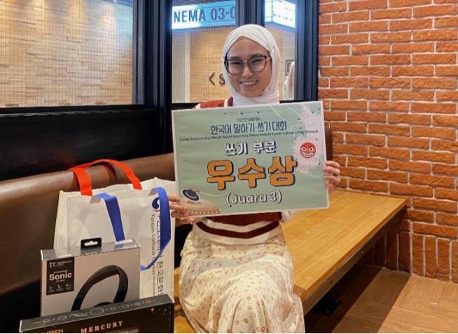 Menaiki Panggung Juara lewat Lomba Menulis Bahasa Korea