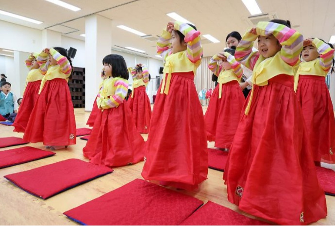 Kelas Etika Tradisional yang Penuh Keceriaan