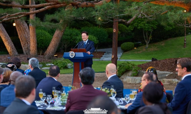 Presiden Lee Jamu Diplomat Asing dan Perwakilan Organisasi Internasional di Seoul