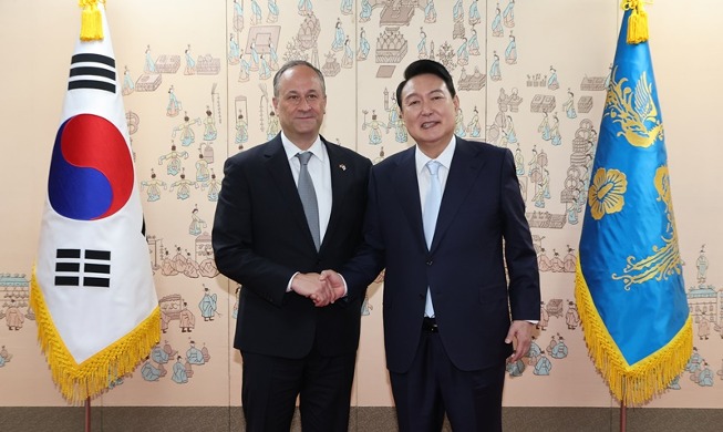 Presiden Yoon mengadakan 'Diplomasi Surat' dengan AS, China dan Jepang