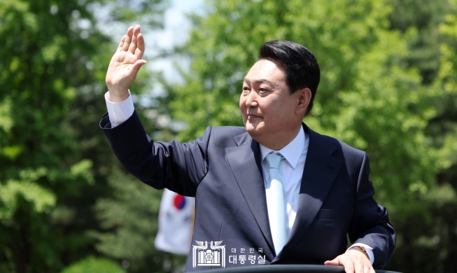 Satu Tahun Pemerintahan Presiden Yoon dalam Foto