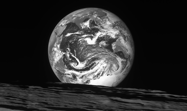 Potret Bumi yang Diambil Danuri dari Bulan