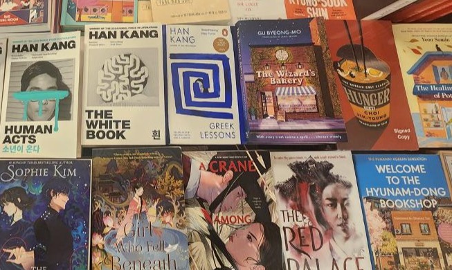 [K di Tengah Keseharian Warga Dunia] ⑤ K-Literature, Jendela yang Menghubungkan Korea dengan Dunia