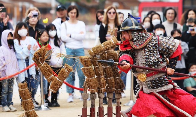 Pertunjukan di Istana Hwaseong Haenggung