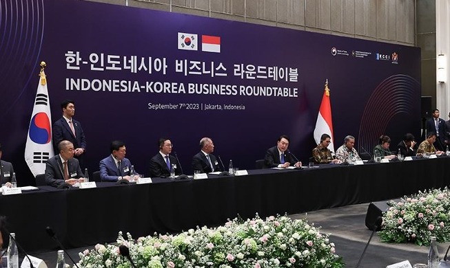 Presiden Yoon Hadiri Korea-Indonesia Business Roundtable di Indonesia