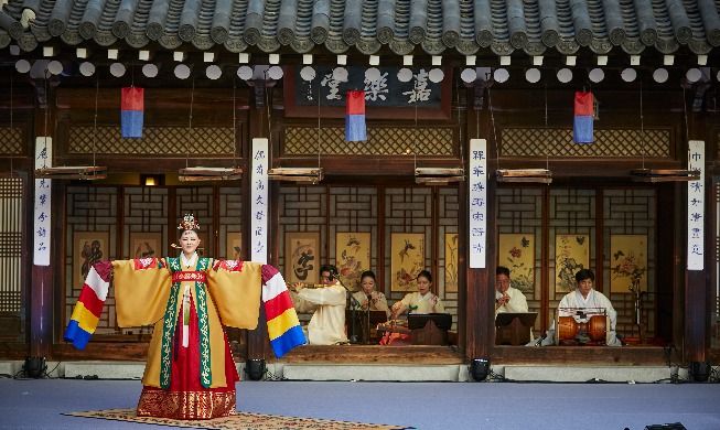 Penampilan Para Pakar Seni Tradisional Korea dalam Fall Salon 2022
