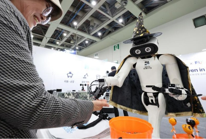 Berbagai Robot Dipamerkan di FIX 2026