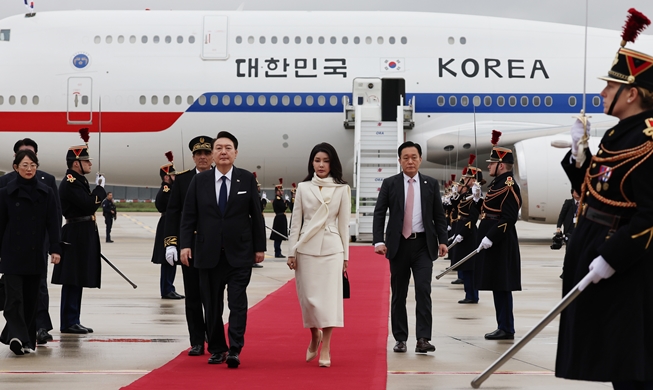 Presiden Yoon Tiba di Paris untuk Promosikan Busan Expo
