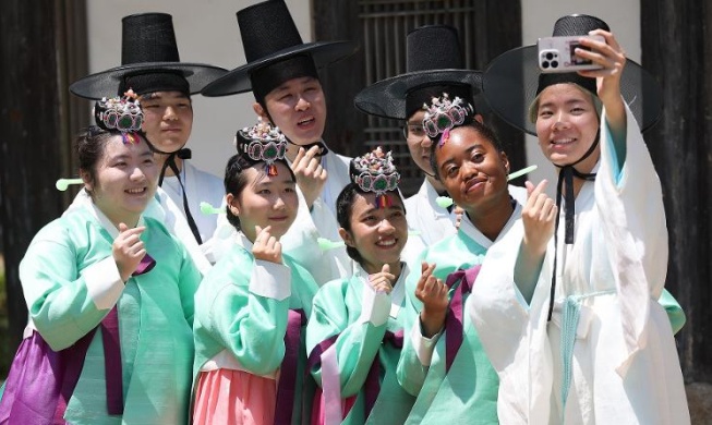 61,9% Anak Keluarga Multikultural Melanjutkan Pendidikan ke Perguruan Tinggi