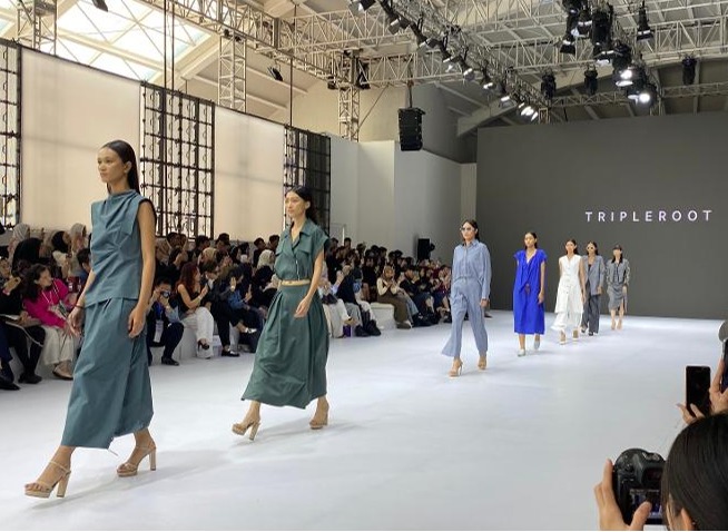 Mengintip koleksi kontemporer CUSTOMUS dan TRIPLEROOT dalam Jakarta Fashion Week 2025