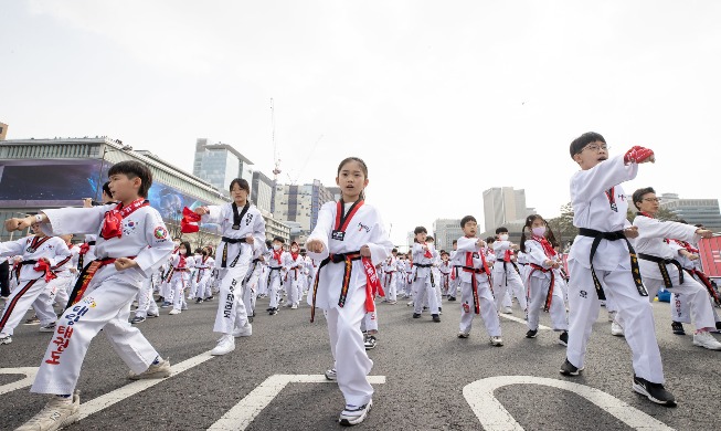 Taekwondo Korea Cetak Rekor Dunia Guinness Untuk Demonstrasi Poomsae dengan 12.263 Orang
