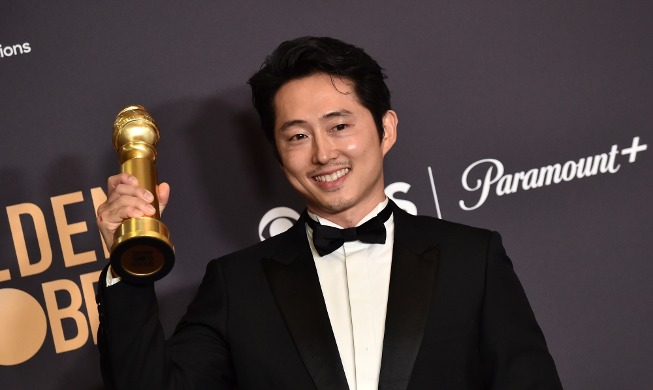 Steven Yeun, Keturunan Korea Pertama yang Raih Penghargaan Aktor Terbaik di Golden Gl...