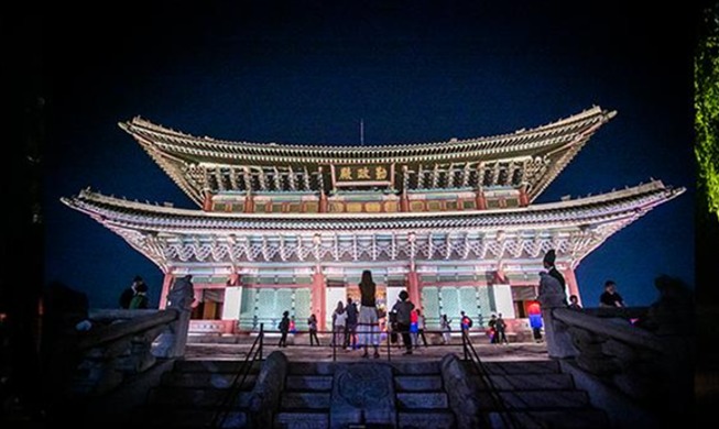 Mari Nikmati Istana Gyeongbokgung di Bawah Cahaya Bulan!