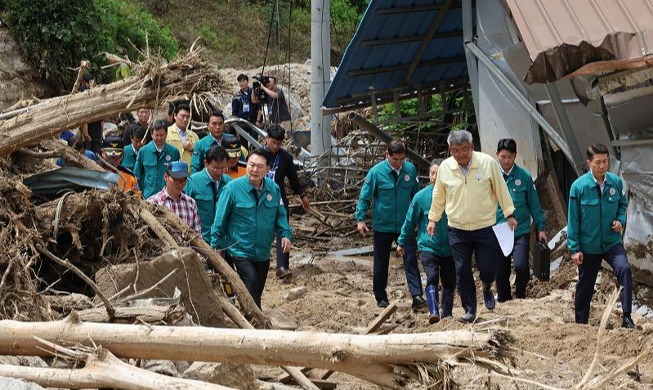 Presiden Yoon Kunjungi Tempat Tanah Longsor Terjadi di Yecheon