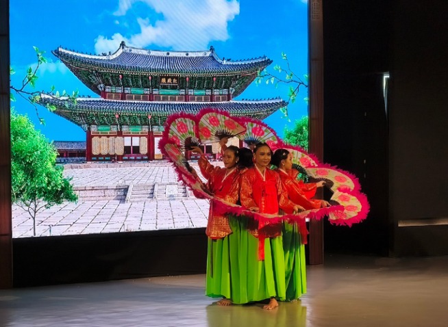 Festival Oullim Korea Surabaya Ajak Masyarakat Kenali Budaya Korea Lebih Dekat