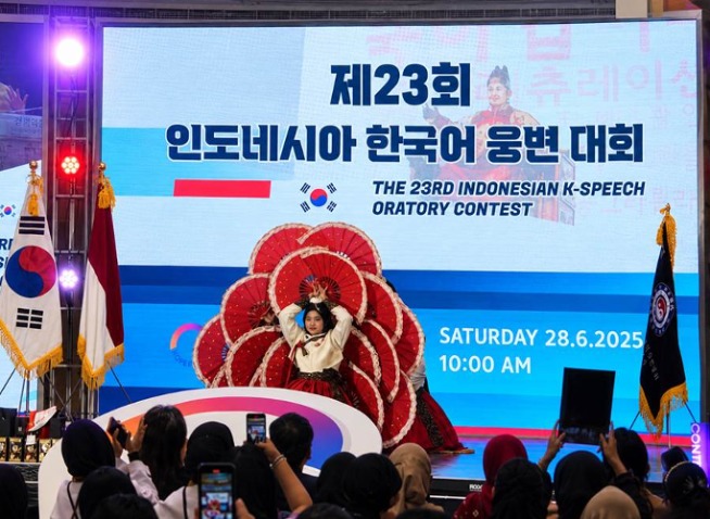 Gongjak Buchaechum UNAS Kenalkan Tari Kipas Korea di Berbagai Panggung Budaya
