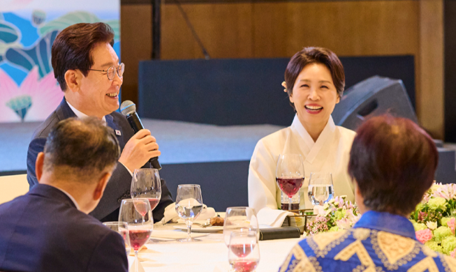 Presiden Lee Bertemu dengan Warga Korea di India Sebagai Agenda Pertama