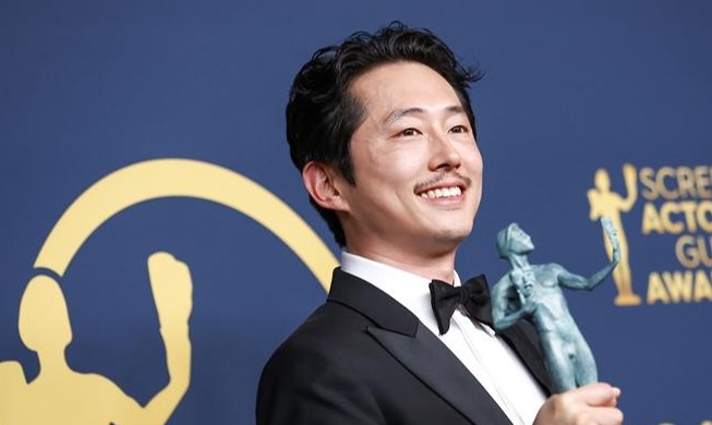 Steven Yeun Raih Penghargaan Aktor Terbaik di Screen Actors Guild Awards