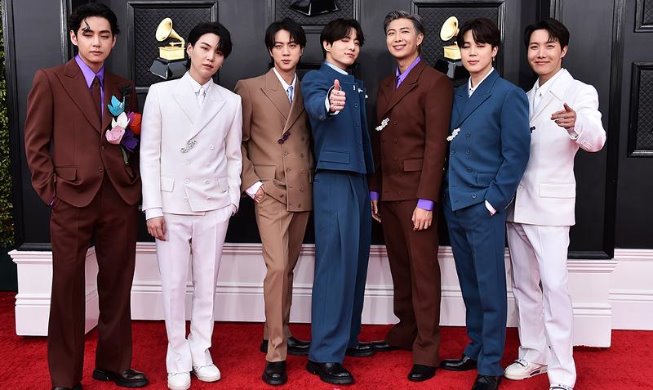 BTS Mengumumkan Penghentian Sementara Aktivitas Grup