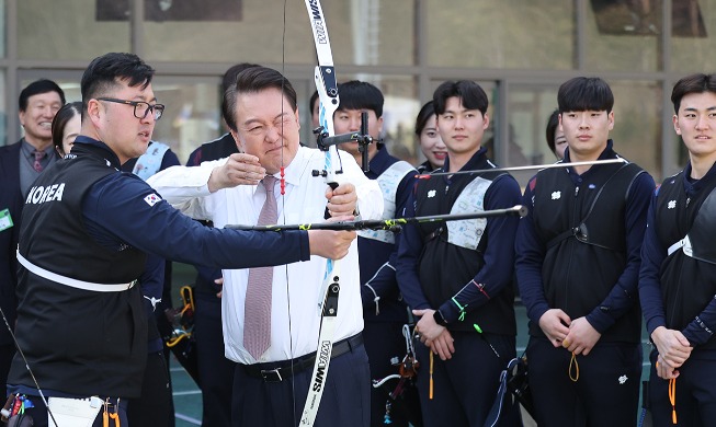 Presiden Yoon Yang Tarik Tali Busur