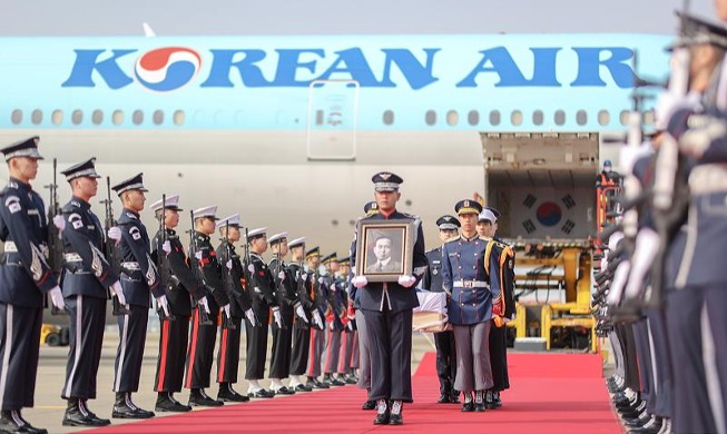 Jenazah Pahlawan Korea yang Menginspirasi Mr. Sunshine Kembali ke Korea Setelah 100 T...