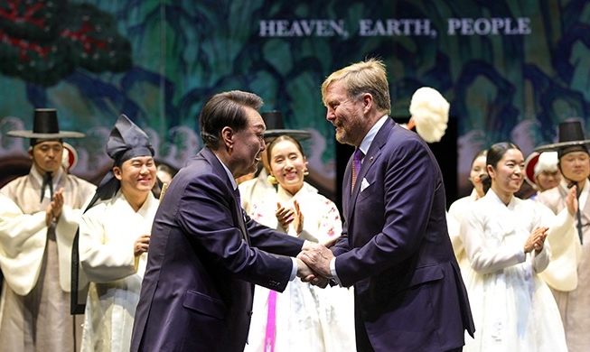 Presiden Yoon Persembahkan Pertunjukan Budaya Tradisional Korea Kepada Raja Belanda