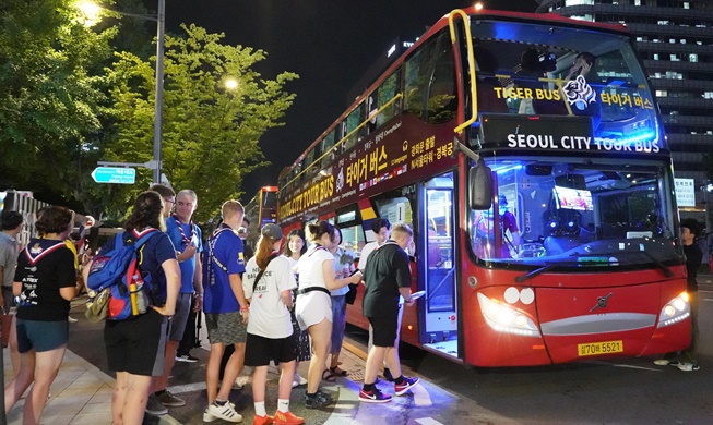 Para Pramuka Inggris Nikmati Pemandangan Malam Kota Seoul