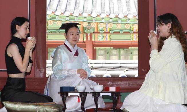Istana Changdeokgung Sajikan Minuman Tradisional Kerajaan Dinasti Joseon