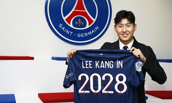 Lee Kang-in Tandatangani Kontrak 5 Tahun dengan Paris Saint-Germain FC