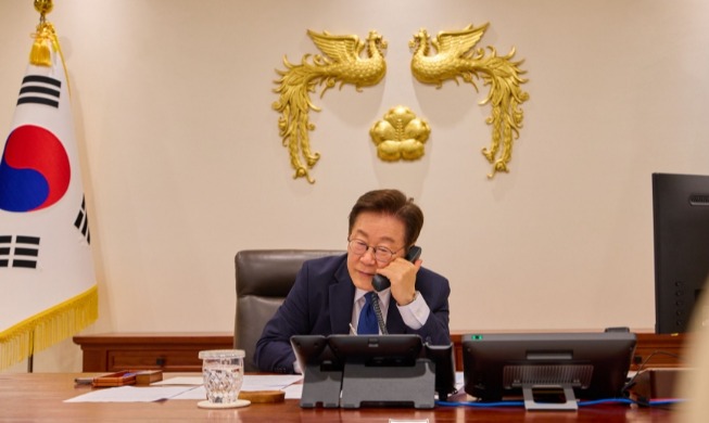 Presiden Lee dalam Panggilan Telepon dengan Presiden Mongolia: Promosi Pertukaran SDM