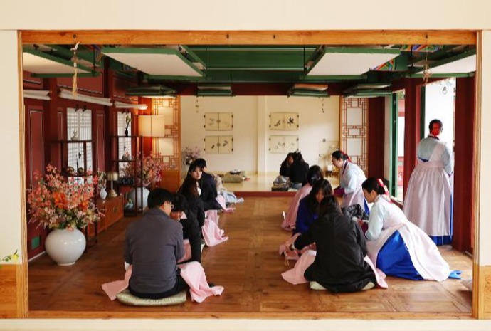 Mencicipi Camilan Raja di Istana Gyeongbokgung