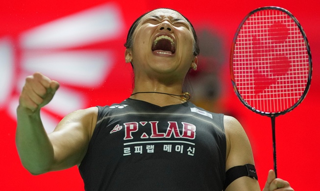 An Se Young Angkat Trofi Juara Kedua di Indonesia Open
