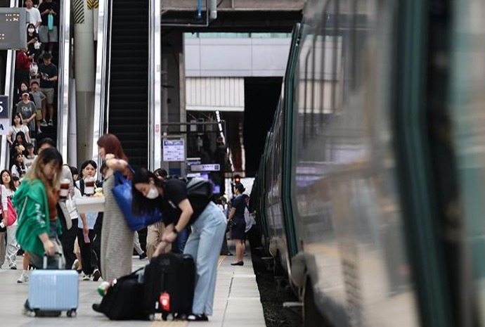 Para Pemudik di Stasiun Seoul