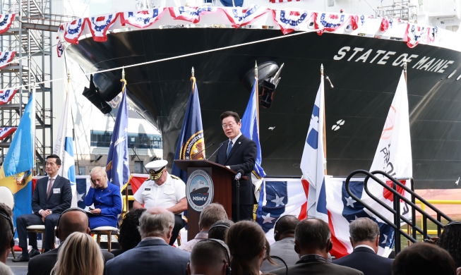 Presiden Lee Tinjau Hanwha Philly Shipyard